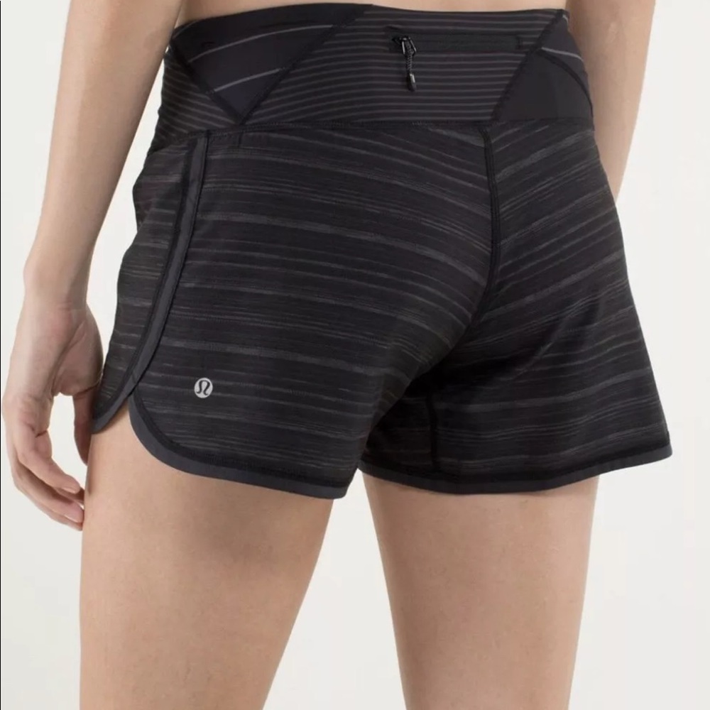 Lululemon Groovy Run Shorts Black Quilt Size 2